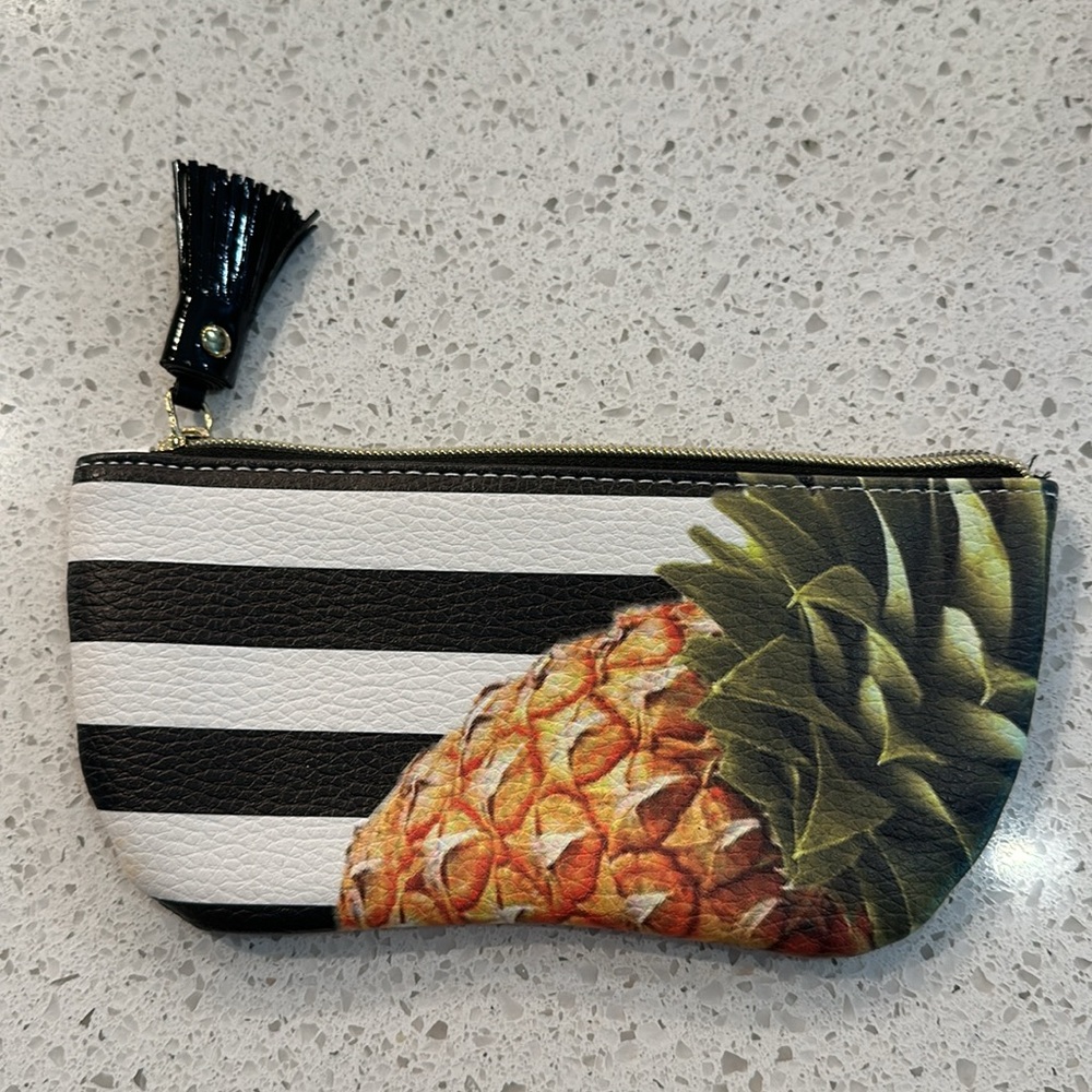 Makeup Pouch - Picture 2 of 5